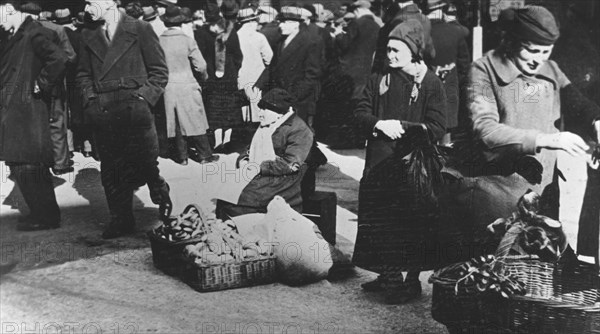 Bagel sellers outside Bloom's, London, 1930s. Artist: Unknown