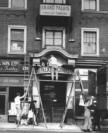 Closure of the Grand Palais Yiddish theatre, London, October 1970. Artist: Unknown