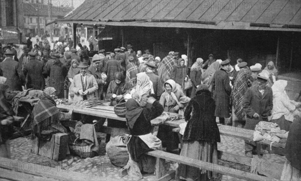 Market at Novgorod, Russia, (c1900?). Artist: Unknown