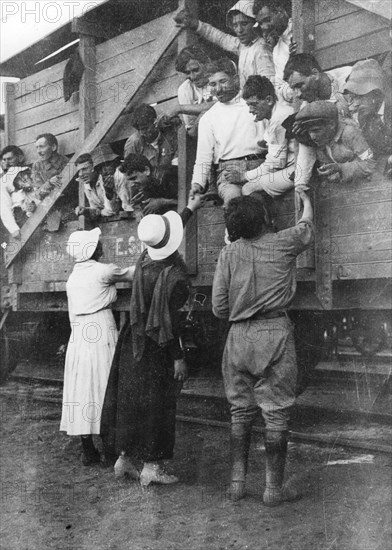 Jewish Legion volunteers bid farewell to relatives and friends, World War I, 1915-1918. Artist: Unknown