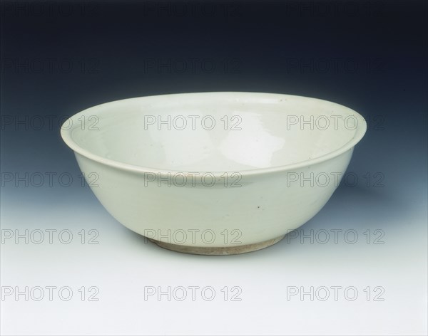 White glazed deep bowl, late Tang dynasty, China, 9th century. Artist: Unknown