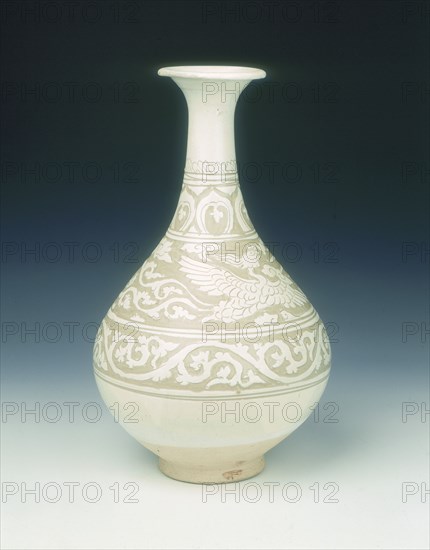 Cizhou type sgraffito yuhuchun vase, early Yuan dynasty, China, late 13th-early 14th century. Artist: Unknown