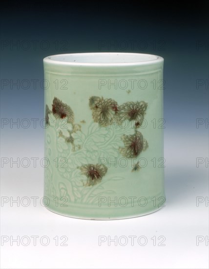 Celadon brushpot with underglaze red floral decoration, Qing dynasty, China, 1662-1722. Artist: Unknown
