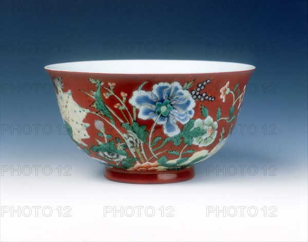 Polychrome bowl with flowers on coral ground, late Kangxi period, Qing dynasty, China, 1700-1722. Artist: Unknown