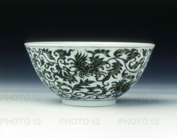 Bowls with floral patterns in grisaille enamels, Yongzheng period, Qing dynasty, China, 1723-1735. Artist: Unknown