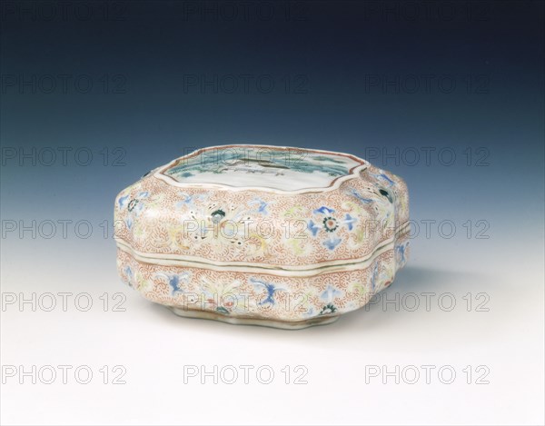 Famille rose seal paste box with landscape, late Qianlong period, Qing dynasty, China, 1775-1795. Artist: Unknown