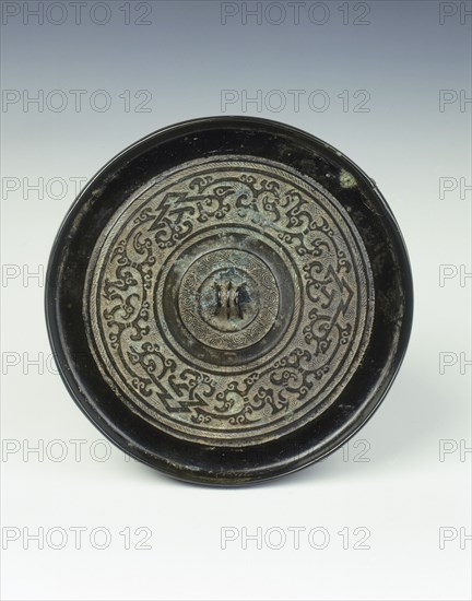Bronze mirror with kui dragon pattern, Western Han dynasty, China, 2nd century BC. Artist: Unknown