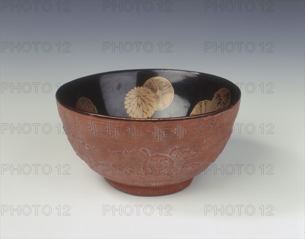 Gourd-moulded bowl with lacquer interior, China, c1736-c1795. Artist: Unknown