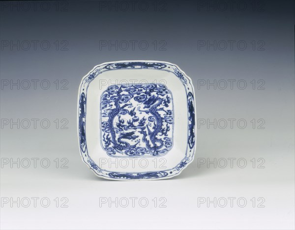 Blue and white dish with dragon design, China, 1683-1700. Artist: Unknown