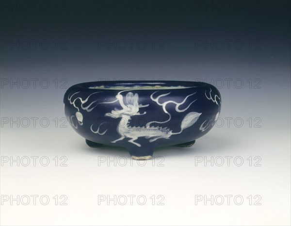 Swatow bulb bowl with qilins, Ming dynasty, Wanli period, China, 1572-1620. Artist: Unknown