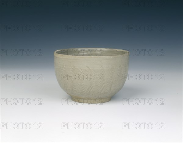 Grey-green glazed bowl with hatched decoration, Yuan dynasty, China, 1279-1368. Artist: Unknown