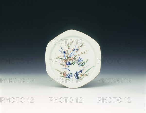 Saucer with rock and flowers, Ming dynasty, Tianqi period, China, 1621-1627. Artist: Unknown