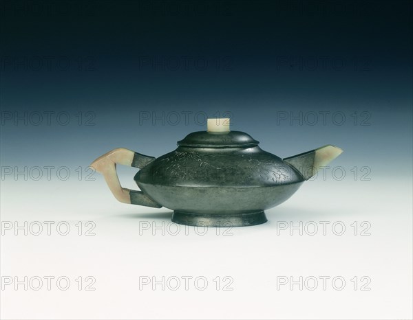 Yixing teapot, Qing dynasty, China, mid-19th century. Artist: Unknown