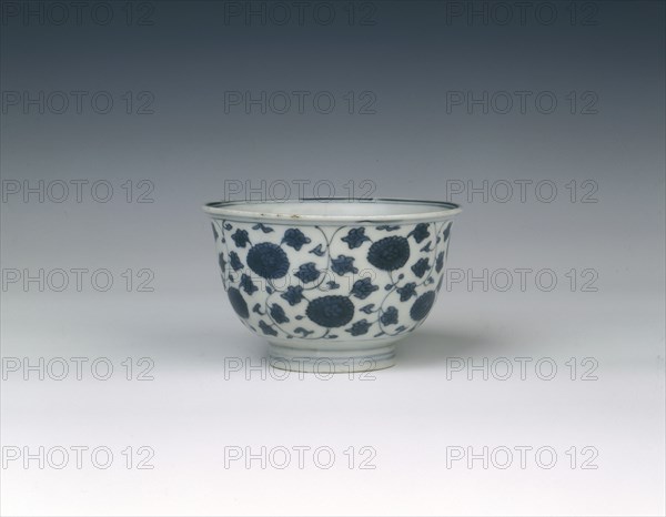 Blue and white bowl with chrysanthemum scroll, Ming dynasty, China, 16th century. Artist: Unknown