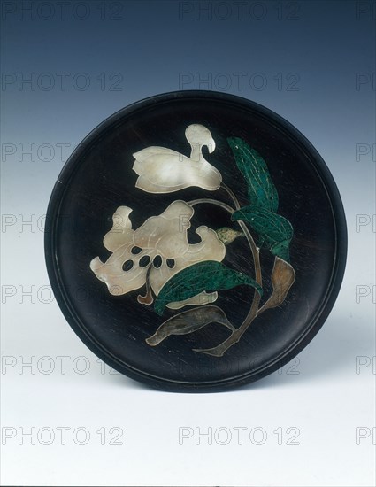 Mother-of-pearl saucer, Qing dynasty, Kangxi period, China, 1662-1722. Artist: Unknown