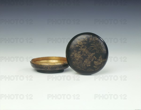 Damascened bronze incense box with lion dogs, Qing dynasty, China, 18th century. Artist: Unknown