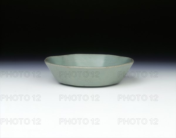 Celadon octagonal bowl, Koryo dynasty, Korea, 1150-1200. Artist: Unknown