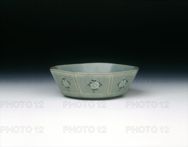 Octagonal celadon bowl with inlaid daisy-like flowers, Koryo dynasty, Korea, late 12th century. Artist: Unknown