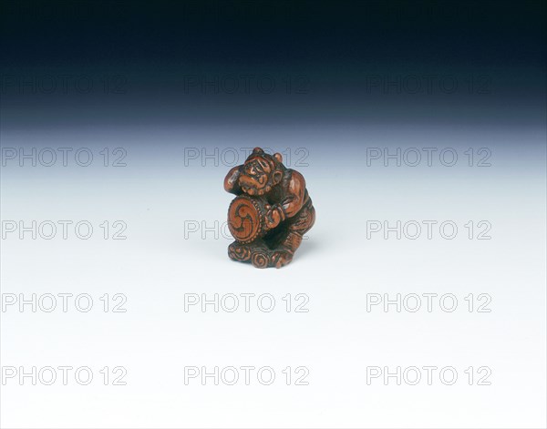 Wooden netsuke of Raiden beating a drum with a gourd, Japan, late 18th century. Artist: Unknown