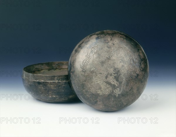 Round silver box with two incised phoenixes, Yuan dynasty, China, 1279-1368. Artist: Unknown