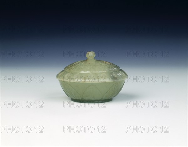 Jade circular Moghul style box and cover, Qing dynasty, China, 1st half of 19th century. Artist: Unknown