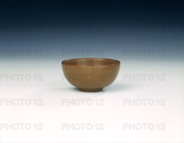 Snake skin glazed bowl, Qing dynasty, China, 18th century. Artist: Unknown