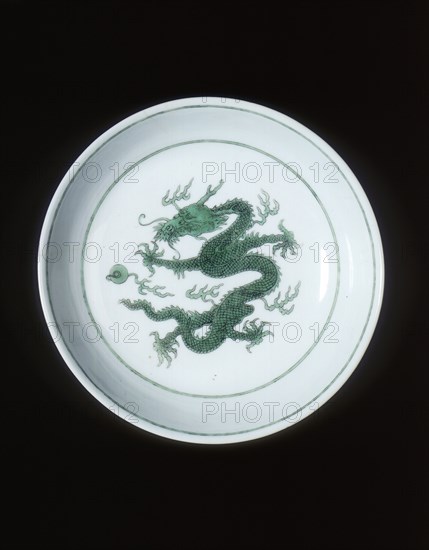 Green imperial dragon dish with anhua waves, Kangxi period, Qing dynasty, China, 1662-1722. Artist: Unknown