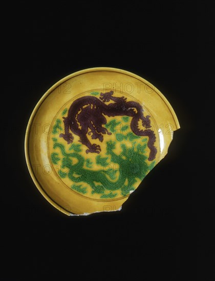 Green and aubergine imperial dragon saucer, Kangxi period, Qing dynasty, China, 1662-1722. Artist: Unknown