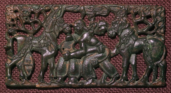 Chinese bronze harness-plaque of wrestling men, 5th century BC. Artist: Unknown