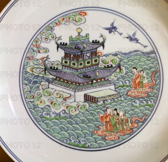 Chinese porcelain dish showing the Taoist triad, 18th century. Artist: Unknown