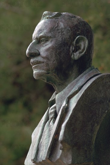 Bronze bust of the archaeologist Sir Arthur Evans, 20th century. Artist: Unknown