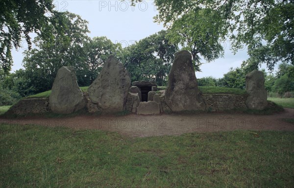 Wayland's Smithy Neolithic Long Barrow, 36th century BC. Artist: Unknown