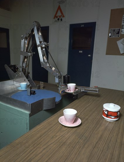 Table-clearing robot. Artist: Meredith Thring
