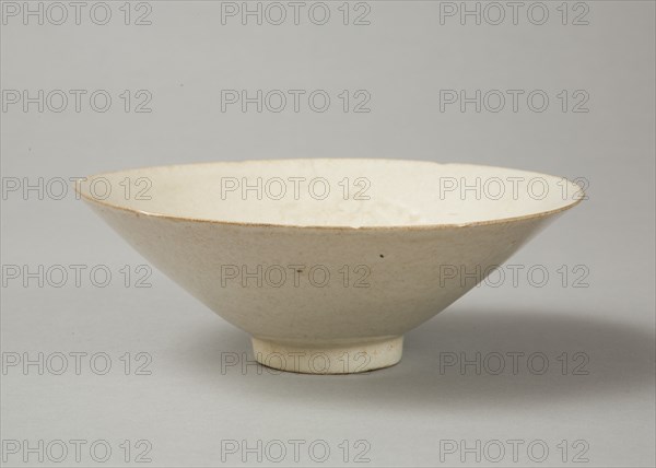 Lobed bowl with qingbai glaze with carved floral design made in the Northern Song dynasty. Artist: Unknown.