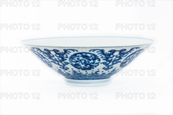 Blue and white bowl with kui dragon medallions, 1723-1735. Artist: Unknown.