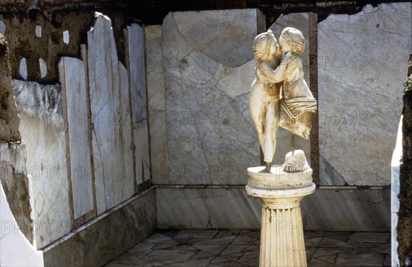 Roman marble sculpture of Cupid and Psyche, Ostia, Italy, c2nd century. Artist: Unknown.