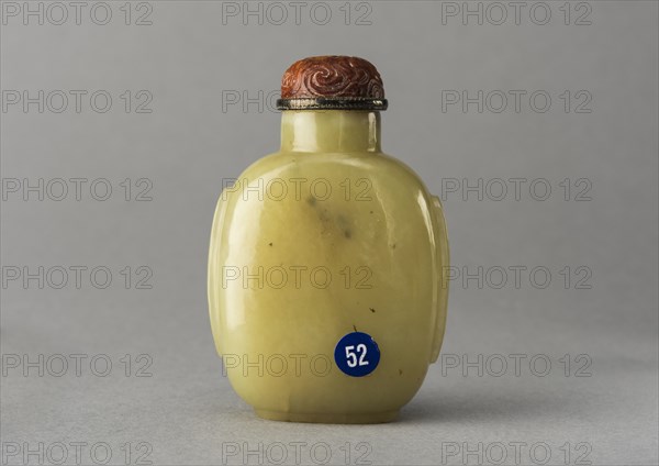 Jade snuff bottle, China, Qing dynasty, 1644-1911. Creator: Unknown.