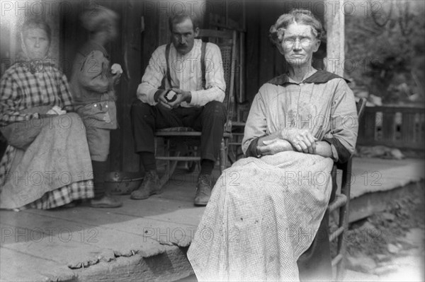 David and Ellen Webb, Burnsville, Yancey County, North Carolina, USA, 1916-1918. Artist: Cecil Sharp