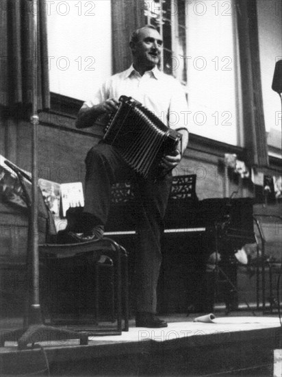 Bob Roberts playing the melodion, Cecil Sharp House, London, October 1957. Artist: Eddis Thomas