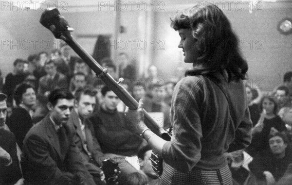 Peggy Seeger, Enterprise Public House, Long Acre, London, late 1950s-early 1960s. Artist: Eddis Thomas