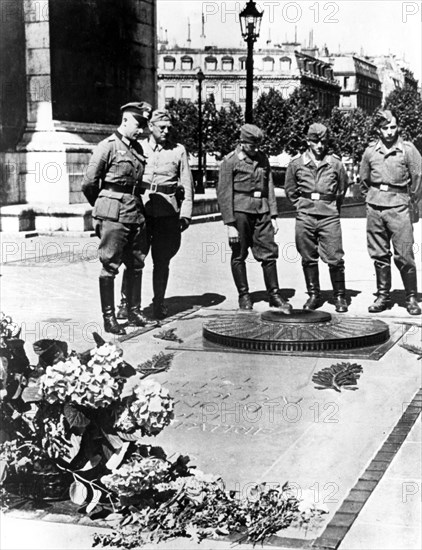 German soldiers at the Tomb of the Unknown Soldier at the Arc de Triomphe, Paris, December 1940. Artist: Unknown