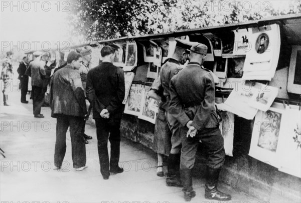 Second-hand book and print stalls on the bank of the Seine, German-occupied Paris, 1940. Artist: Unknown