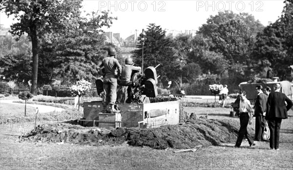 Anti-aircraft gun position in the Garden of the Tuileries, liberation of Paris, August 1944. Artist: Unknown