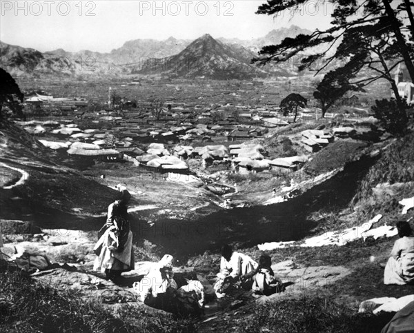 Korean women on a hillside, Seoul, Korea, 1900. Artist: Unknown