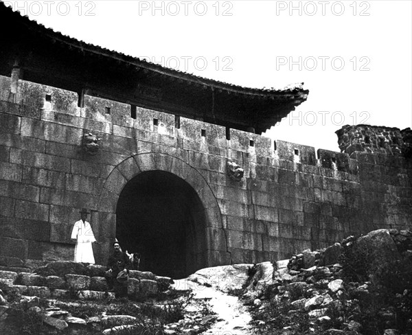 Entrance to a temple, Korea, 1900. Artist: Unknown