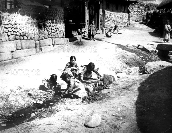 Korean children in the street, Nam San, Korea, 1900. Artist: Unknown