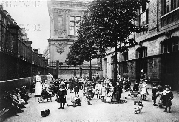 Photograph of children at school during the Paris Commune, 1871 Artist: Unknown