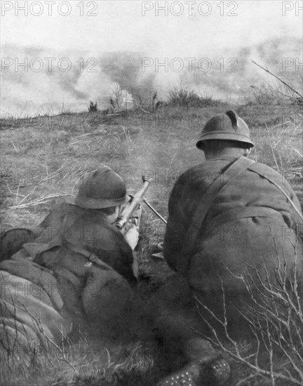 Machine gunners at the edge of Hangard Wood, Picardy, France, 28 April 1918, (1926). Artist: Unknown