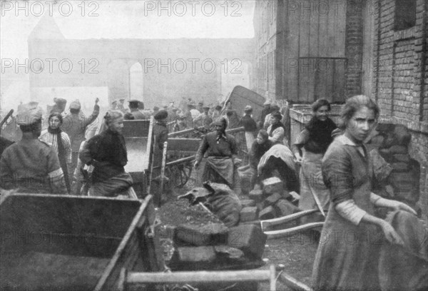 The inhabitants of Caudry come to seek food from the British Army, France, 1918. Artist: Unknown