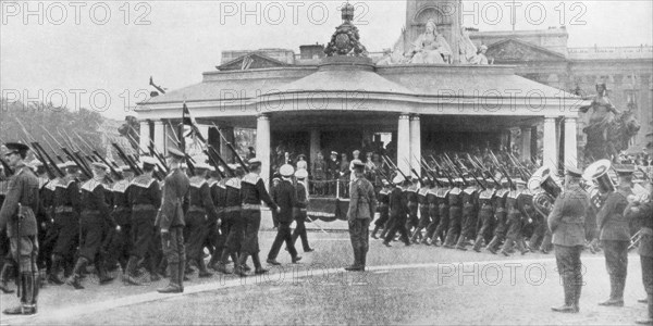 Victory parade passing the Victoria Memorial and Buckingham Palace, London, 19 July, 1919 Artist: Unknown